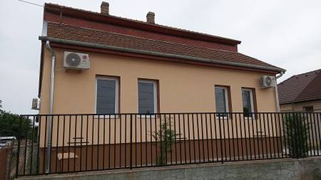 eladó családi ház, Tura
