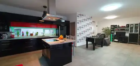 eladó családi ház, Vácduka
