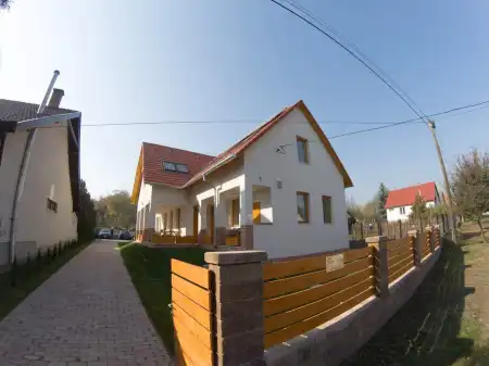 eladó családi ház, Vértesboglár