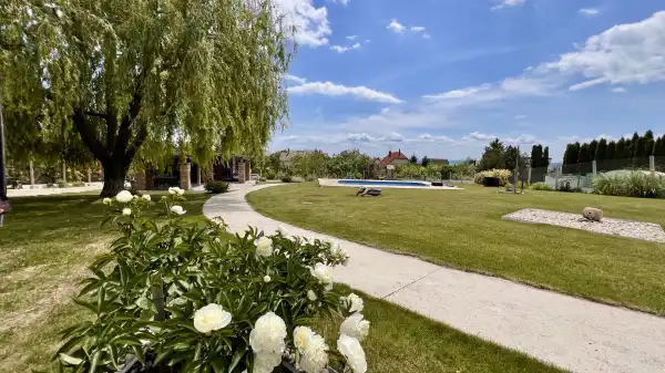 Eladó új építésű családi ház, Balatonfüred 7+1 szoba 260 m² 395 M Ft