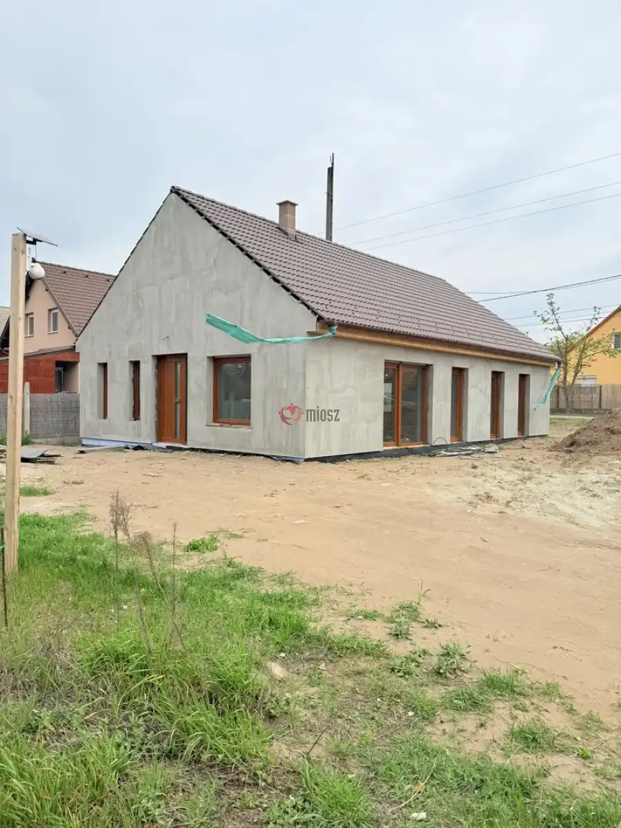 eladó új építésű családi ház, Erdőkertes