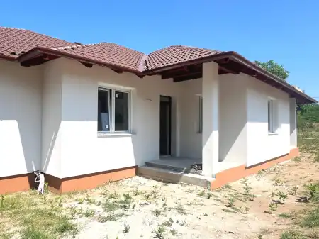 eladó új építésű családi ház, Erdőkertes