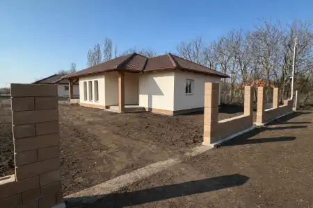 eladó új építésű családi ház, Kiskunlacháza