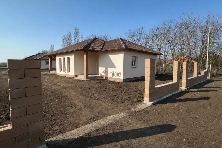 eladó új építésű családi ház, Kiskunlacháza