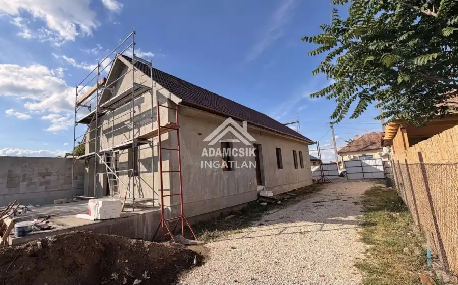 eladó új építésű családi ház, Újhartyán