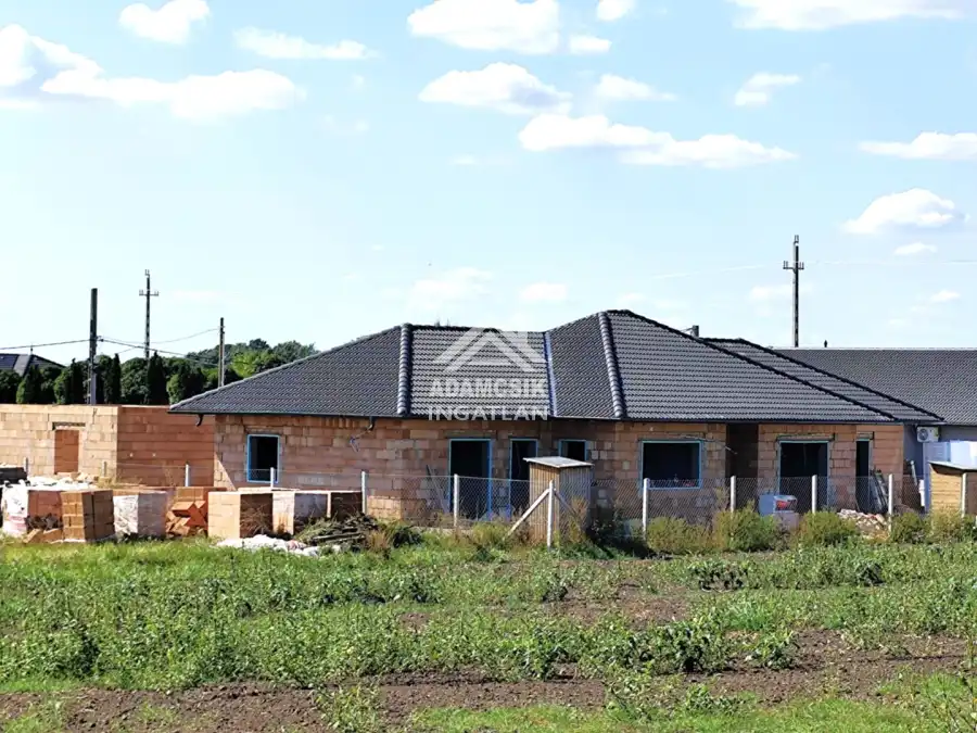eladó új építésű ikerház, Újhartyán