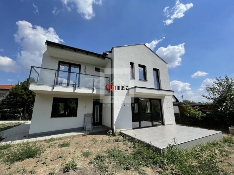 eladó újépítésű családi ház, Budaörs