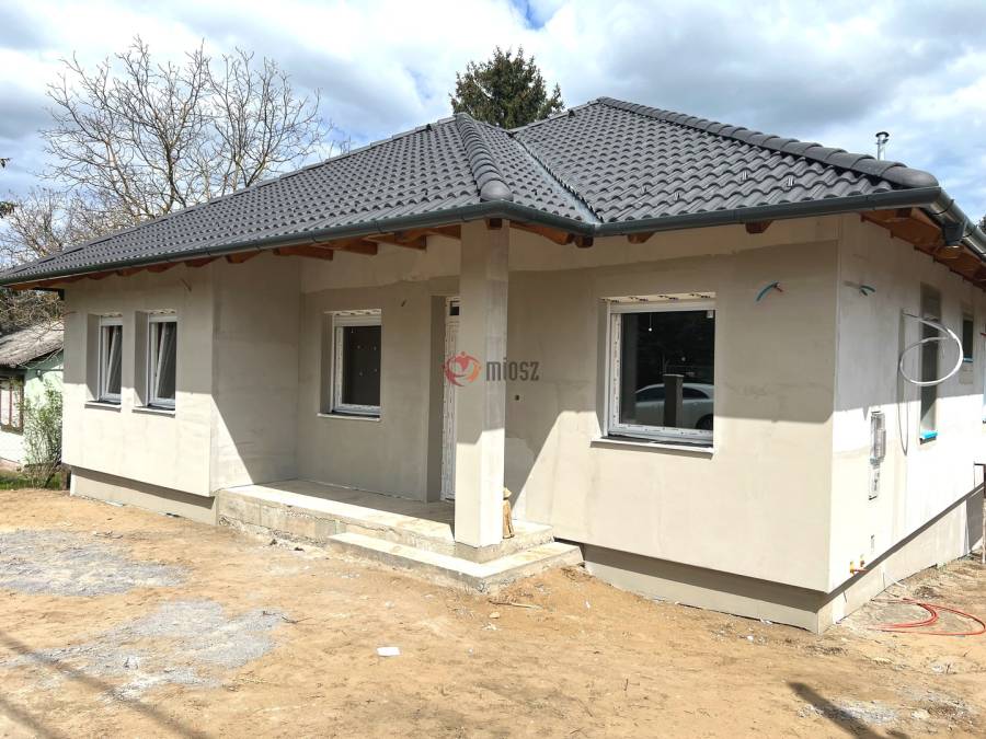 eladó újépítésű családi ház, Erdőkertes