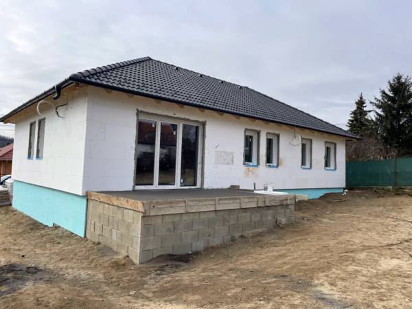 eladó újépítésű családi ház, Erdőkertes