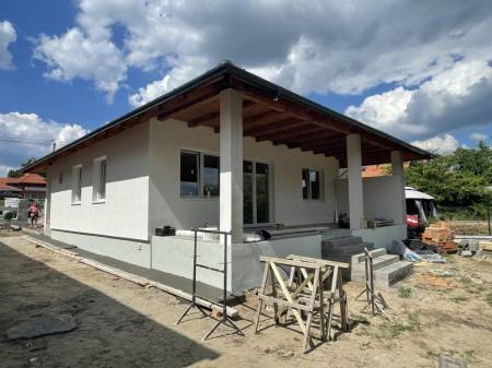 eladó újépítésű családi ház, Erdőkertes