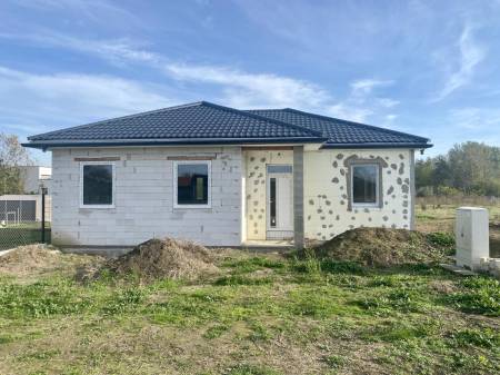 eladó újépítésű családi ház, Komárom