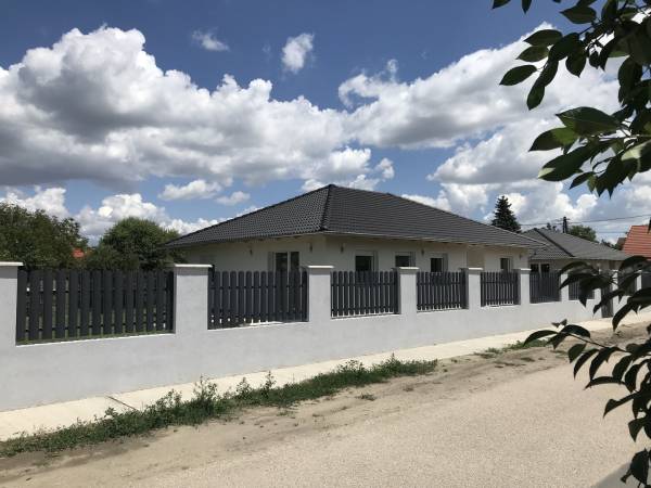 eladó újépítésű családi ház, Tököl