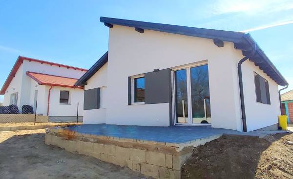 eladó újépítésű családi ház, Vácrátót