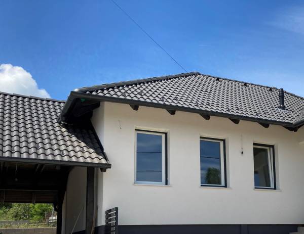 eladó újépítésű ikerház, Erdőkertes