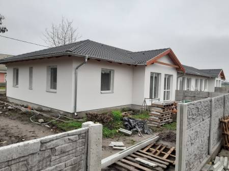eladó újépítésű sorház, Kiskunlacháza