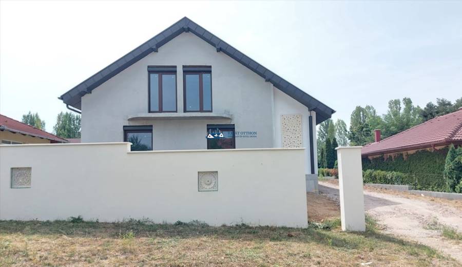 eladó újépítésű téglalakás, Balatonszárszó