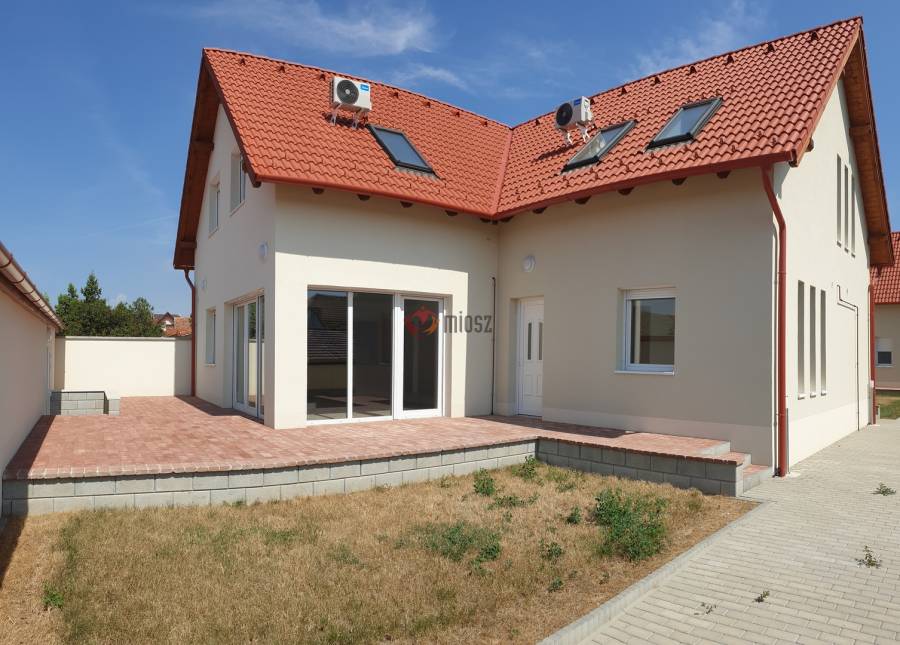 eladó újépítésű téglalakás, Paks