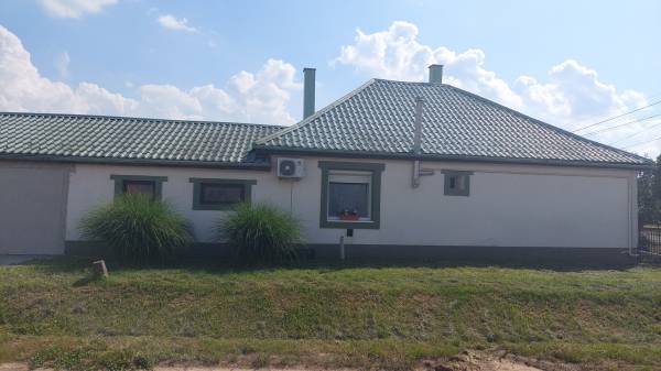eladó újszerű családi ház, Bodrogkeresztúr