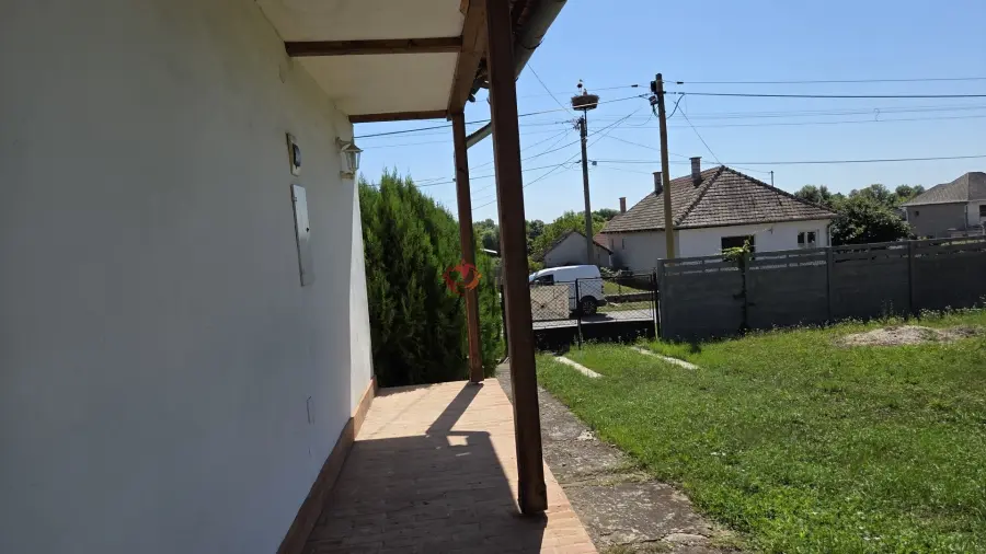 eladó újszerű családi ház, Bodrogkisfalud
