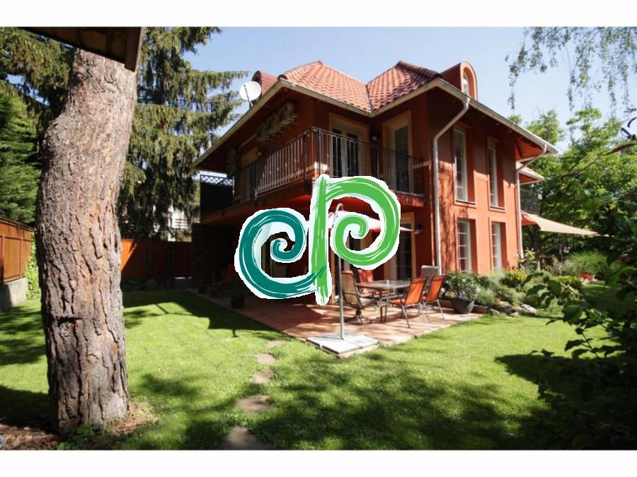 eladó újszerű családi ház, Budapest, II. kerület