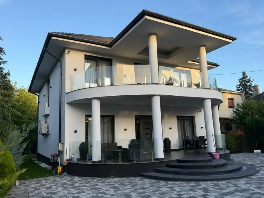 eladó újszerű családi ház, Budapest, III. kerület