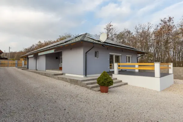 Eladó újszerű családi ház, Csomád 2+4 szoba 180 m² 190 M Ft