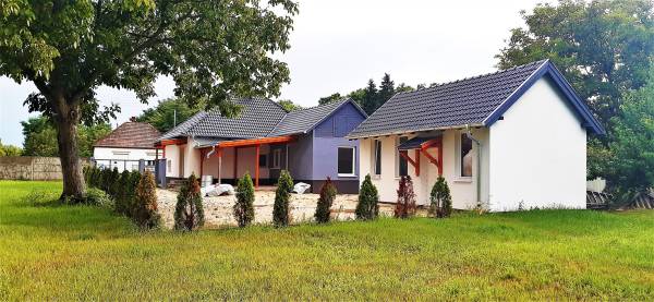 eladó újszerű családi ház, Gecse