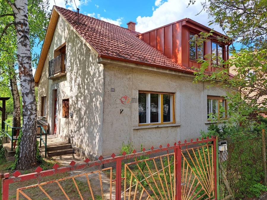 eladó újszerű családi ház, Göd