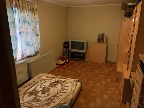 Eladó újszerű családi ház, Isaszeg 605 m² 99 M Ft