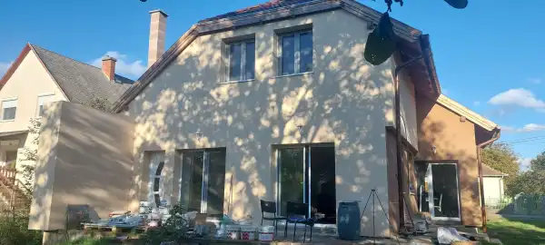 Eladó újszerű családi ház, Lőrinci 5 szoba 174 m² 79.95 M Ft