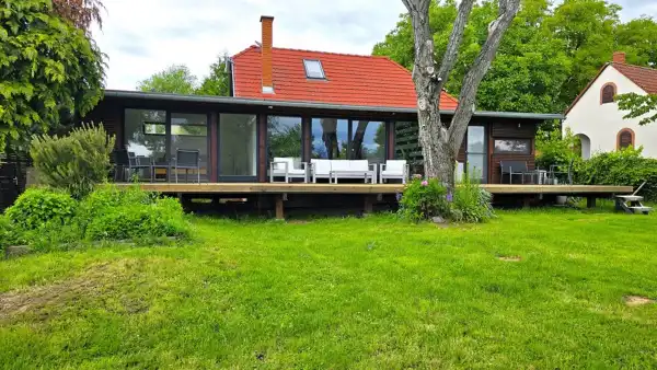Eladó újszerű családi ház, Nyugotszenterzsébet 3 szoba 210 m² 77 M Ft