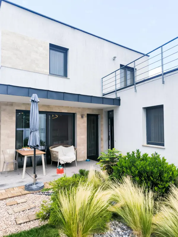 Eladó újszerű családi ház, Paks 4+1 szoba 115 m² 116.9 M Ft