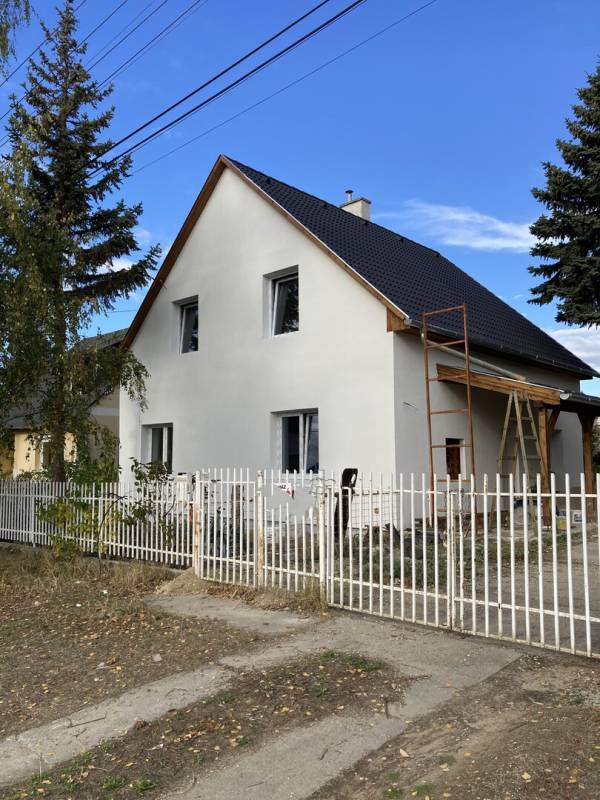 eladó újszerű családi ház, Veresegyház