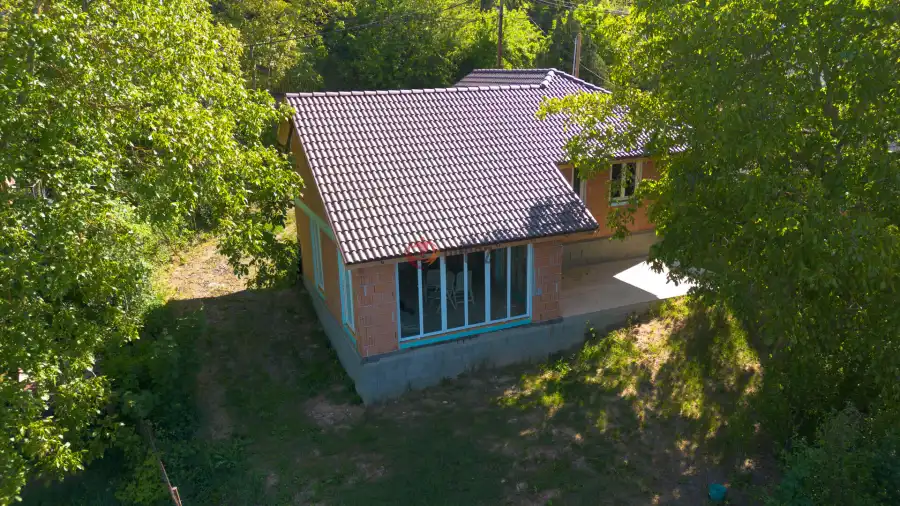 eladó újszerű családi ház, Verőce