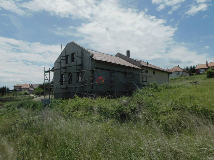 eladó újszerű ikerház, Egerszalók