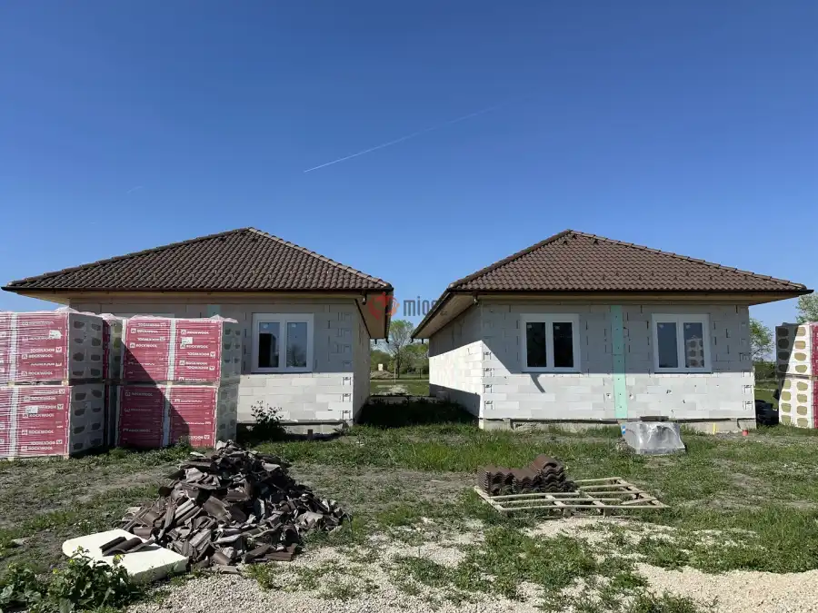 eladó újszerű ikerház, Iszkaszentgyörgy