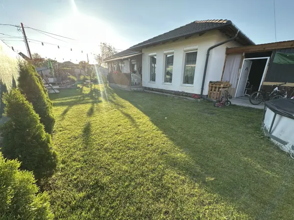 Eladó újszerű ikerház, Kiskunlacháza 4 szoba 93 m² 79.99 M Ft