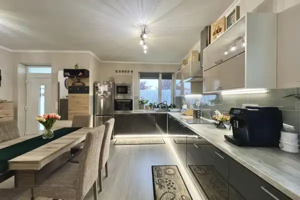 Eladó újszerű ikerház, Nyíregyháza 3 szoba 90 m² 92.9 M Ft
