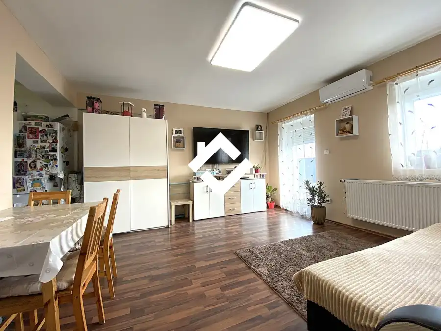 eladó újszerű ikerház, Szigetcsép