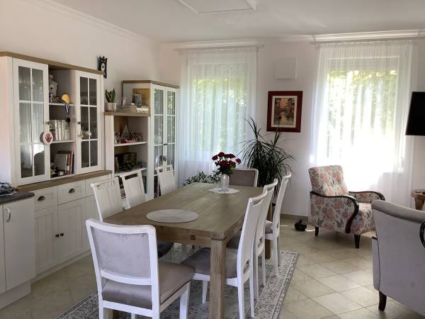 eladó újszerű lakás, Békéscsaba