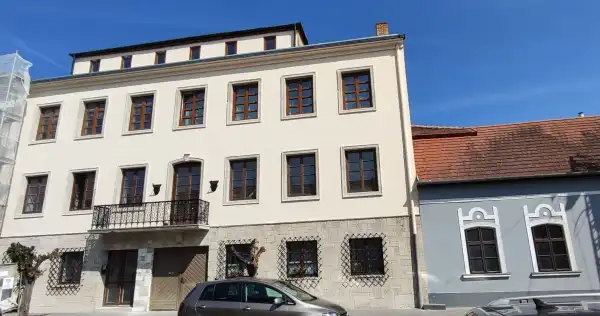 Eladó újszerű lakás, Esztergom 2 szoba 48 m² 67 M Ft