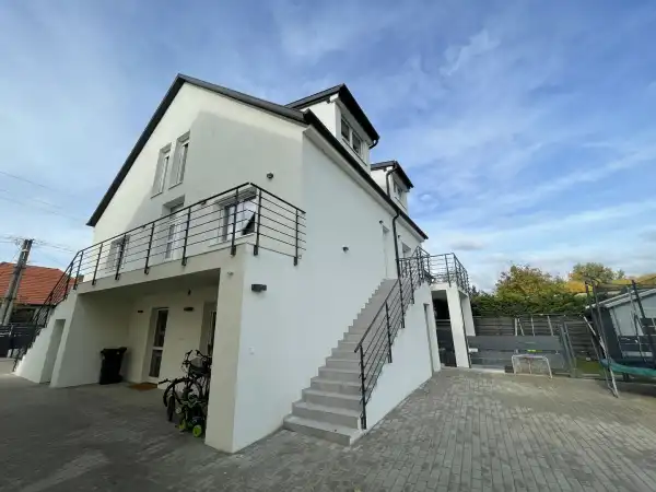 Eladó újszerű lakás, Székesfehérvár 4 szoba 88 m² 74.9 M Ft