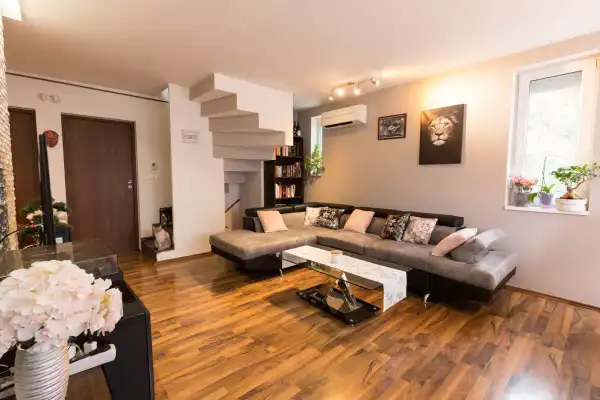 Eladó újszerű lakás, Vác 4 szoba 100 m² 69.99 M Ft
