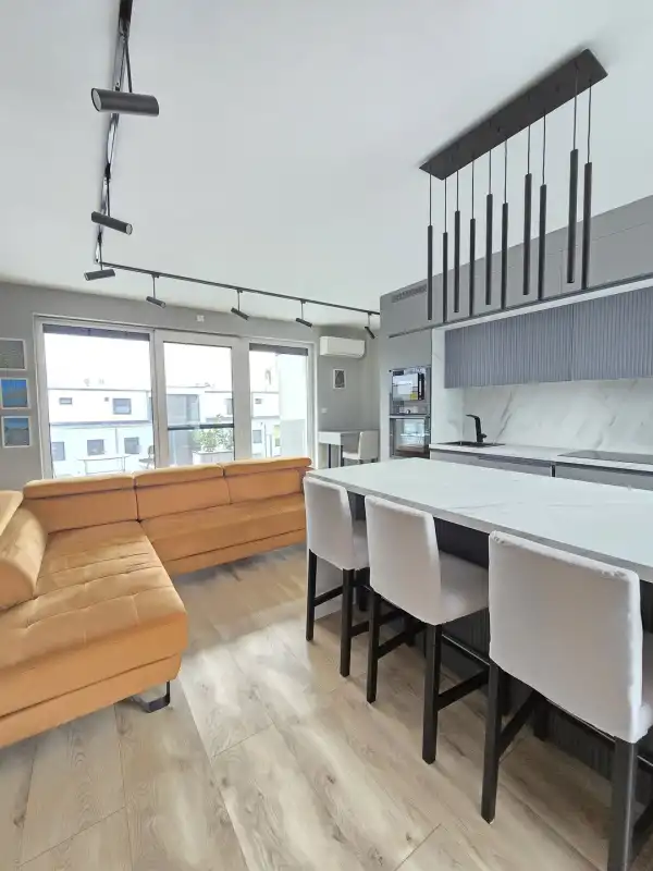 Eladó újszerű lakás, Velence 1+1 szoba 49 m² 83 M Ft