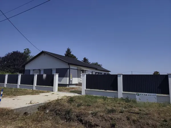Eladó újszerű sorház, Tiszakécske 1 szoba 61 m² 47.9 M Ft