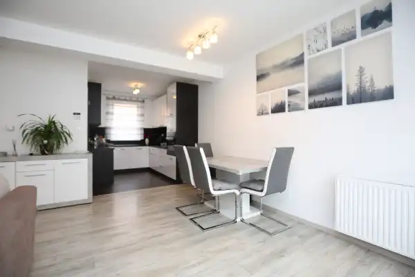 Eladó újszerű sorház, Vác 3 szoba 80 m² 89.9 M Ft Eladó újszerű sorház, Vác 3 szoba 80 m² 89.9 M Ft