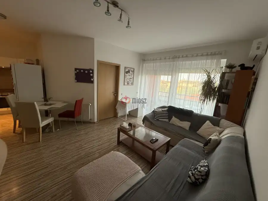 eladó újszerű téglalakás, Budapest, XIV. kerület