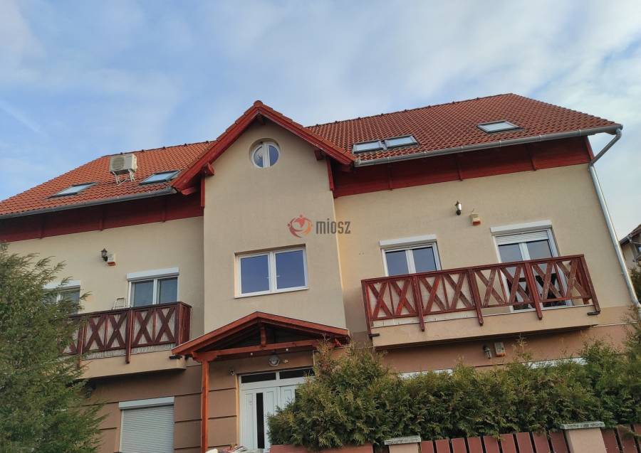 eladó újszerű téglalakás, Dunakeszi