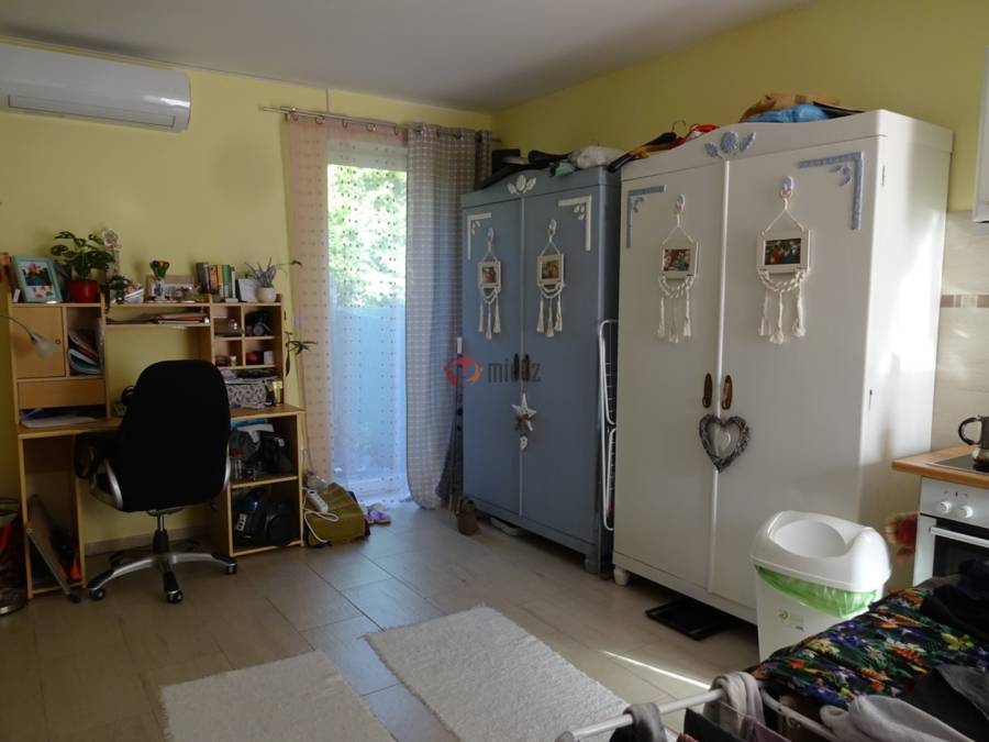 eladó újszerű téglalakás, Érd