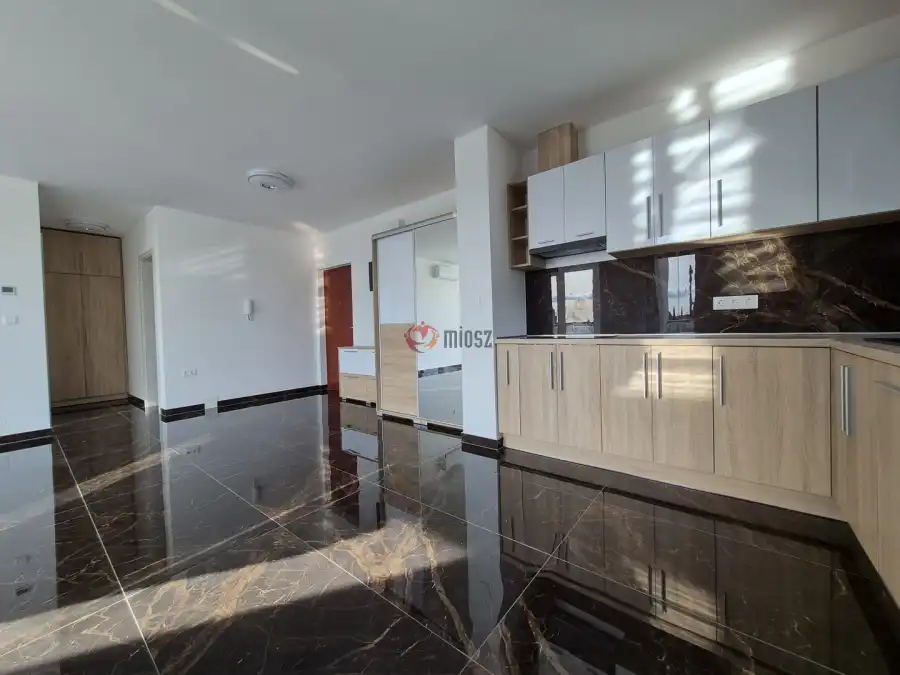 eladó újszerű téglalakás, Tiszafüred